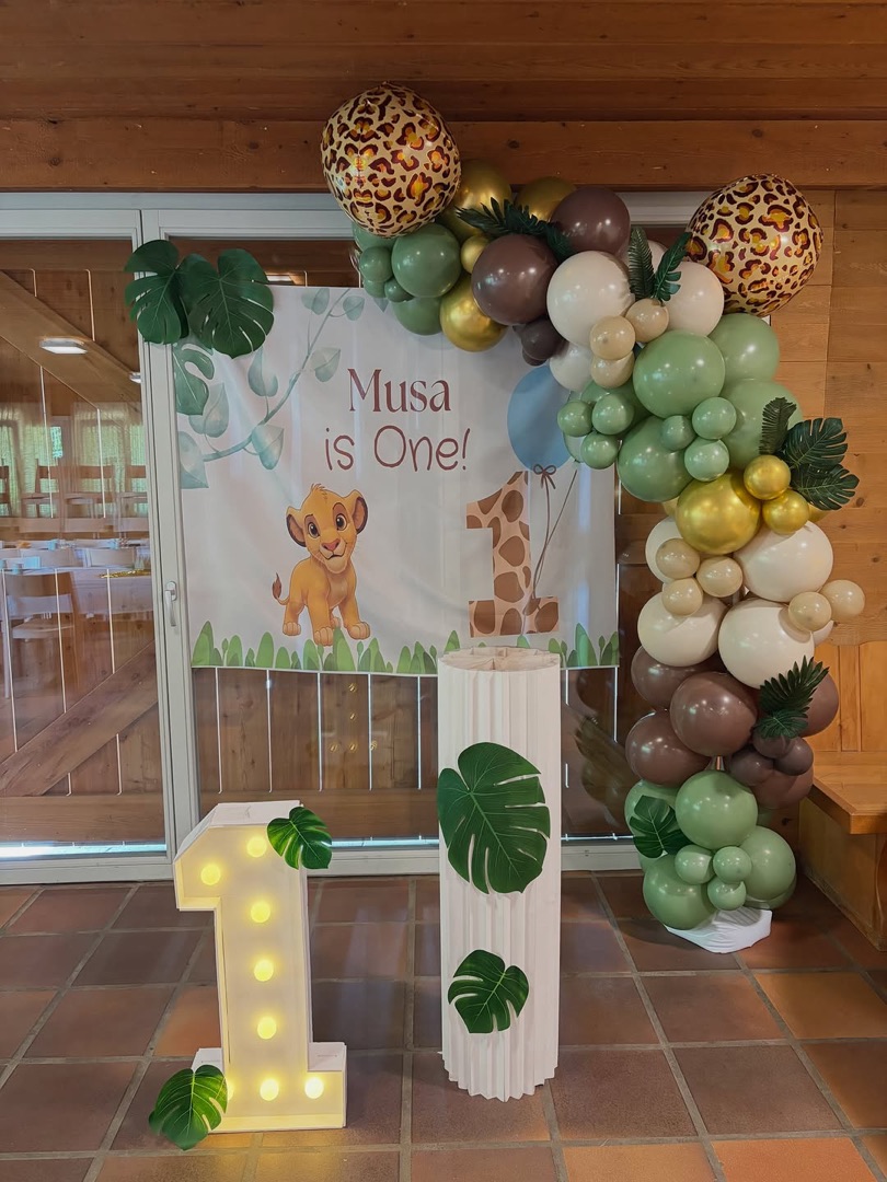 Ballons in Grün und Gold mit Leuchtzahl 1